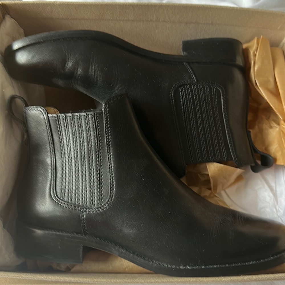 Madewell Flat Chelsea Boot in True Black leather